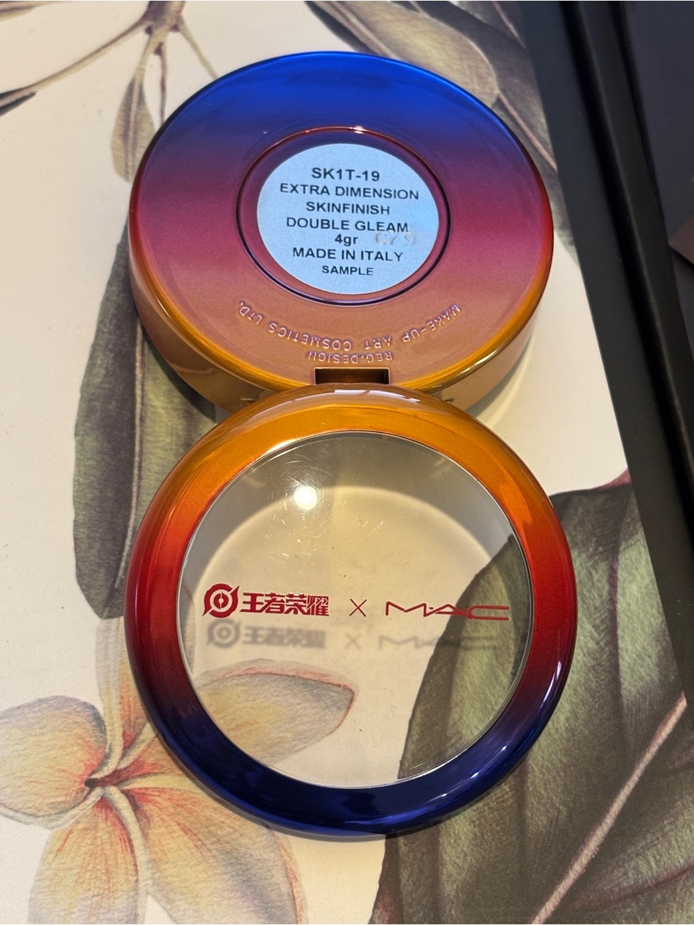 MAC “Double Gleam” Extra Dimension Powder - Picture 2 of 5